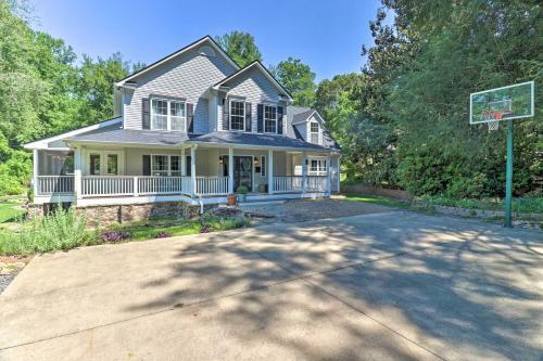 Lovely Family Home 0 7 Mi To Downtown Brevard