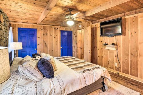 Waynesville Cabin With Deck, Grill And Fire Pit!