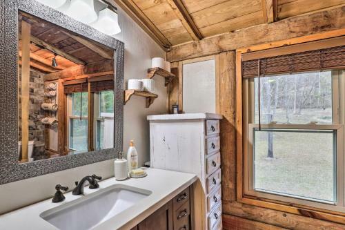 Waynesville Cabin With Deck, Grill And Fire Pit!
