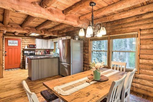 Waynesville Cabin With Deck, Grill And Fire Pit!
