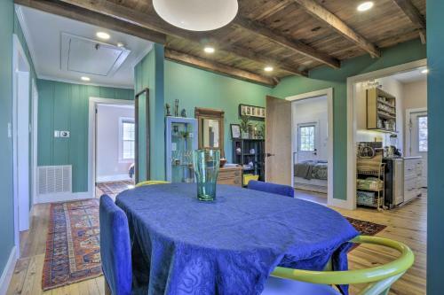 Renovated Carrboro Home With Deck And Fire Pit!