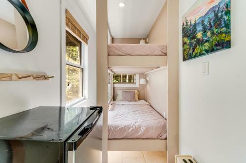 Bee & Bae Hideaway
