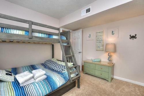 Oak Island Beach Villa 107- Stars & Seas