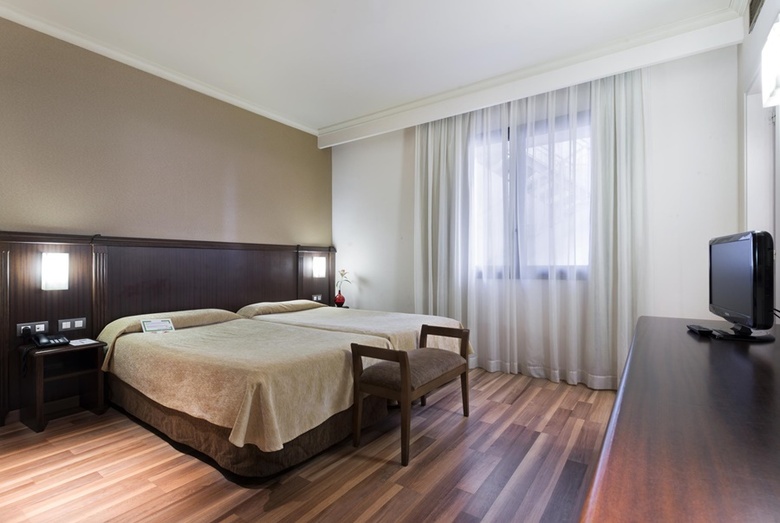 Hotel Oriente Atiram