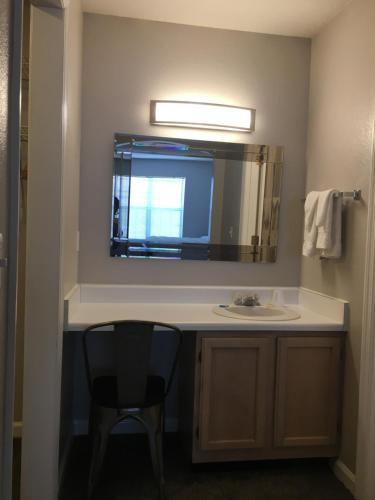 Hotel Ambassador Inn