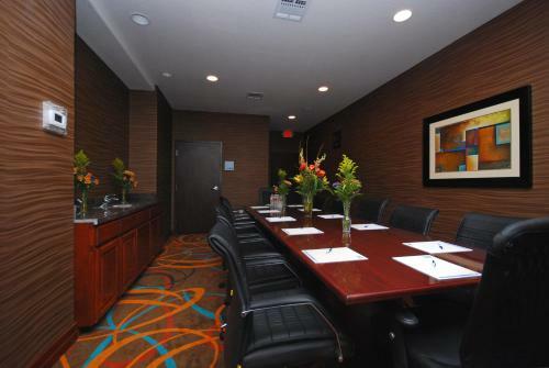 Hotel Holiday Inn Express & Suites Gonzales