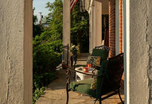 Bed & Breakfast South Court Inn