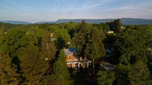 Bed & Breakfast South Court Inn