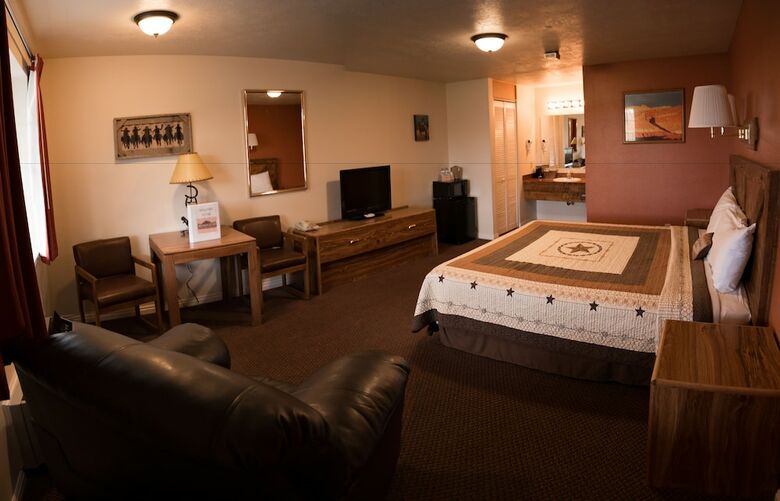 Motel Broken Spur Inn & Steakhouse