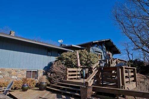 Scenic Mountain Retreat