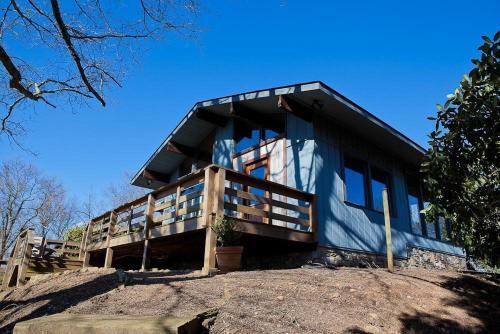 Scenic Mountain Retreat