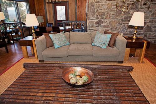 Scenic Mountain Retreat