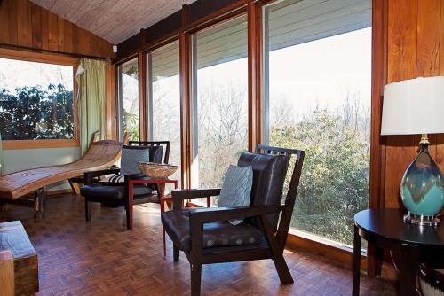 Scenic Mountain Retreat