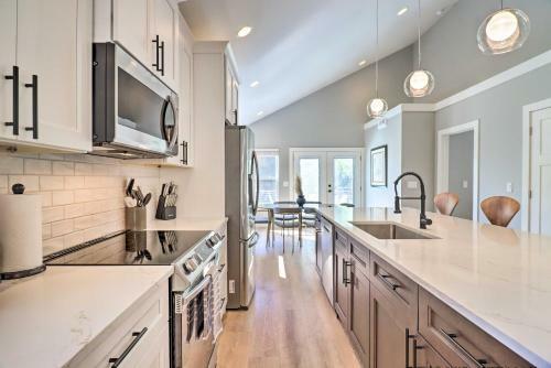 Upscale Asheville Abode With Hot Tub And Fire Pit