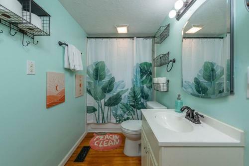 Skyview Hideaway W/ Hot Tub!