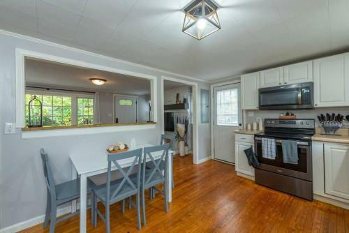 Skyview Hideaway W/ Hot Tub!