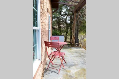 Bohemian Craftsman Cottage W/ Serene Outdoor Space