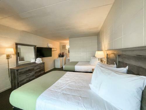 Hotel Goldston's Beach At The Grand Regal