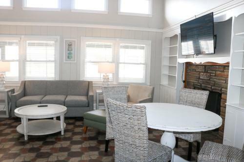 Hotel Goldston's Beach At The Grand Regal