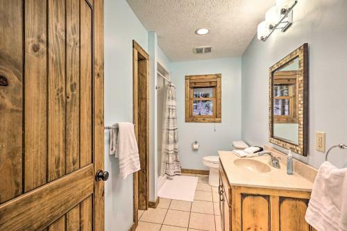 Spacious Elk Park Lodge With Hot Tub And Fire Pit