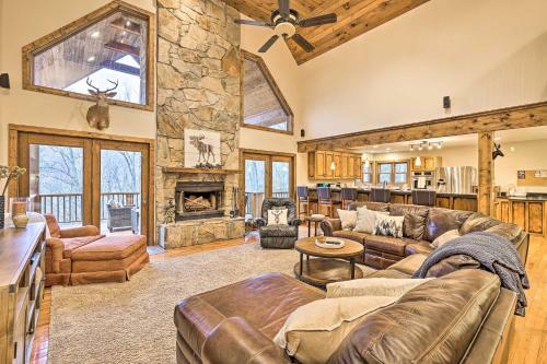 Spacious Elk Park Lodge With Hot Tub And Fire Pit