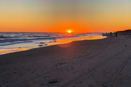 Apartamento Emerald Isle Condo With Direct Access To Ocean!
