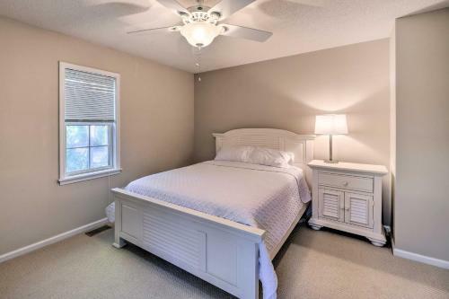 Bright Emerald Isle Getaway Less Than 1 Mi To Beaches