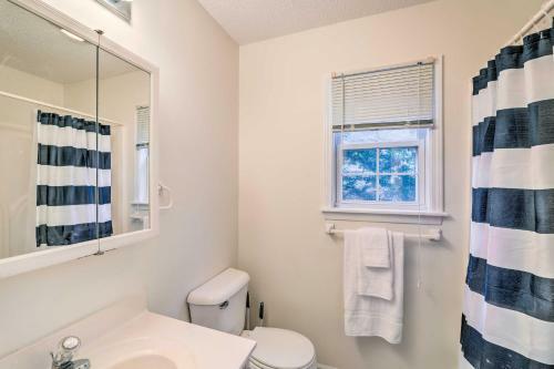 Bright Emerald Isle Getaway Less Than 1 Mi To Beaches