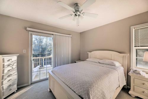 Bright Emerald Isle Getaway Less Than 1 Mi To Beaches