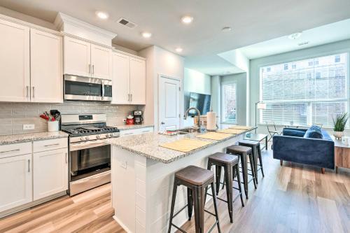 Modern Charlotte Townhome Less Than 2 Mi To Downtown!