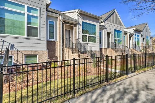 Modern Charlotte Townhome Less Than 2 Mi To Downtown!