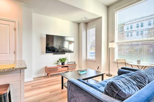 Modern Charlotte Townhome Less Than 2 Mi To Downtown!