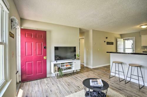 Pet-friendly Home - 2 Mi To Unc Greensboro!