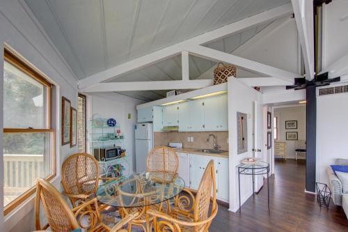 Ozzie's Island Hideaway