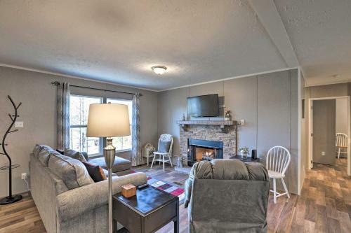 Hendersonville Home About 11 Mi To Chimney Rock!