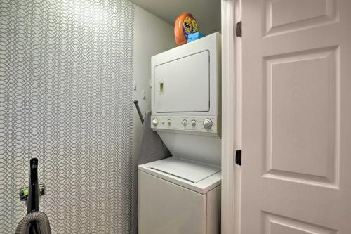 Cozy Hendersonville Home With Deck And Fire Pit!