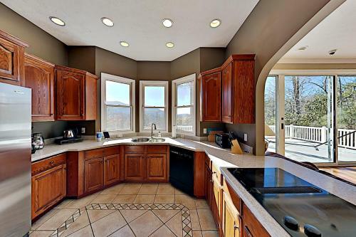 Jeter Mountain Manor