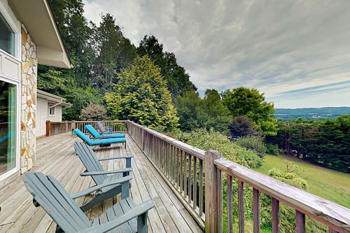 Serenity Mountain Oasis