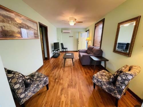 Suites 158 #1- Downtown Hot Springs 2-bedroom Apartment