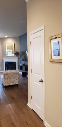 Spacious Contemporary Cottage Home (queen Bdrm)