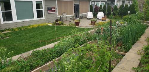 Spacious Contemporary Cottage Home (queen Bdrm)