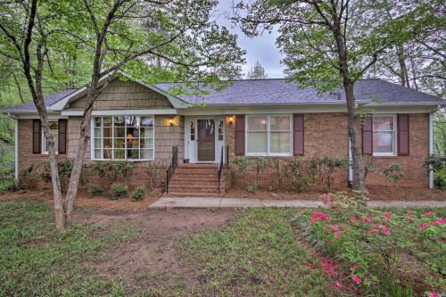Spacious Family Home - 17 Miles To Winston-salem!