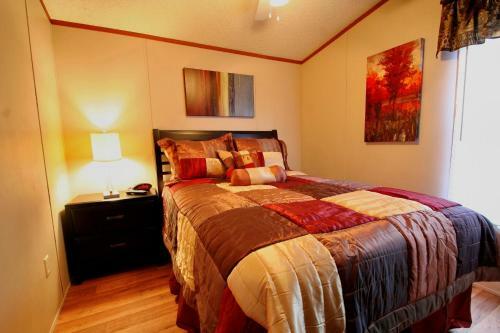 Hostal Eagle Ford Village Suites