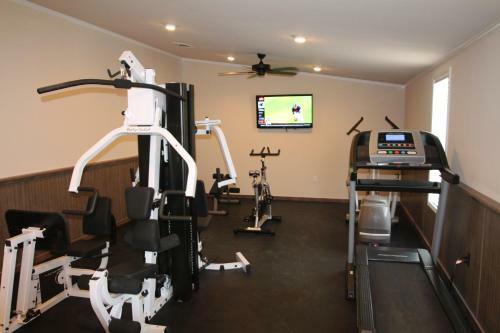 Hostal Eagle Ford Village Suites