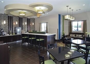 Hotel Quality Inn & Suites Kenedy - Karnes City