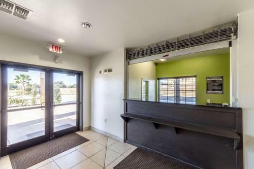 Hotel Studio 6 Kenedy