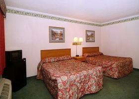 Econo Lodge Inn & Suites Logan