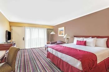 Motel Days Inn And Suites Logan