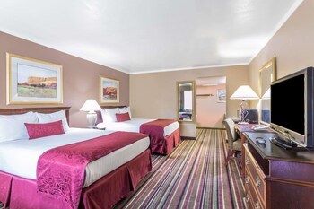 Motel Days Inn And Suites Logan