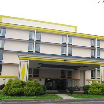 Airport Plaza Hotel